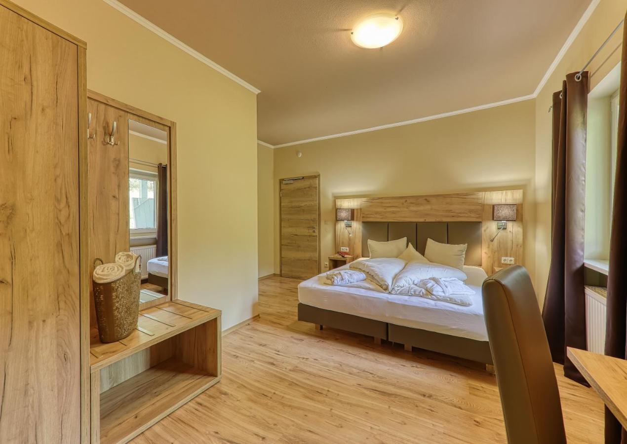 Wellnesshotel Deine Auszeit, Adults Only Achslach ภายนอก รูปภาพ