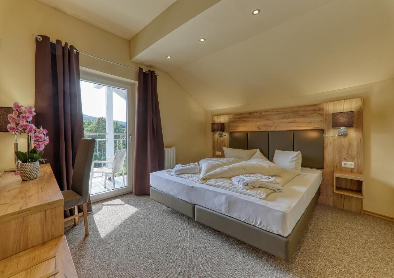 Wellnesshotel Deine Auszeit, Adults Only Achslach ภายนอก รูปภาพ