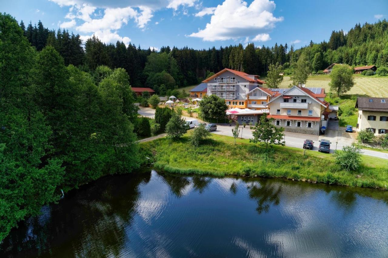 Wellnesshotel Deine Auszeit, Adults Only Achslach ภายนอก รูปภาพ