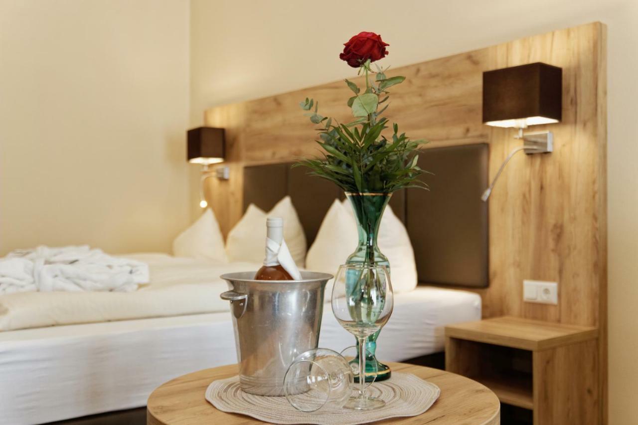 Wellnesshotel Deine Auszeit, Adults Only Achslach ภายนอก รูปภาพ